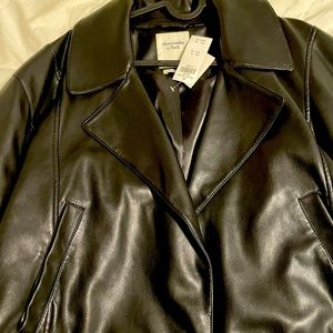 Abercrombie cropped vegan leather jacket XL